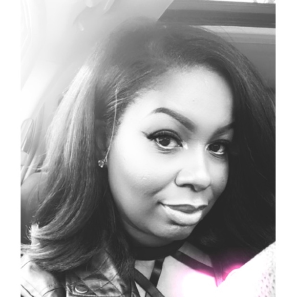 Profile Picture of Cassandra Louis (@cassloves2021) on Poshmark