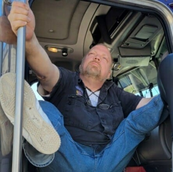 Profile Picture of Derek Tircuit (@tubetech) on Poshmark