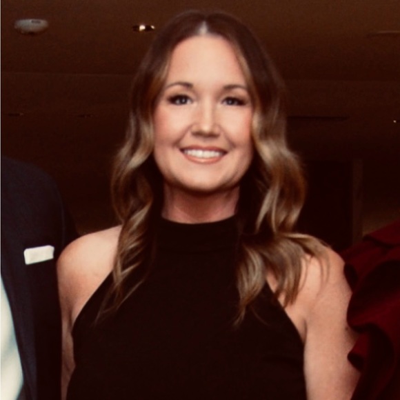 Profile Picture of Sarah Standfield (@sarahstand) on Poshmark