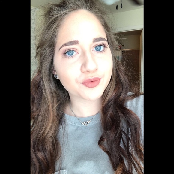 Profile Picture of Avery Misenhimer (@averym_98) on Poshmark