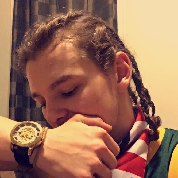 Profile Picture of Steven Newton (@steveosaurus) on Poshmark