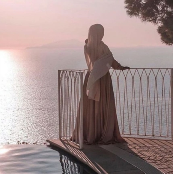 Profile Picture of Mona Taha (@mona_taha) on Poshmark