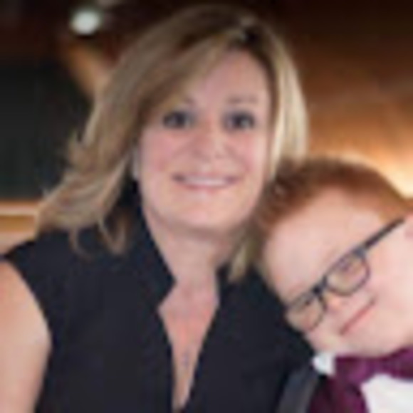 Profile Picture of Holly Ruffle (@holly_ruffle) on Poshmark