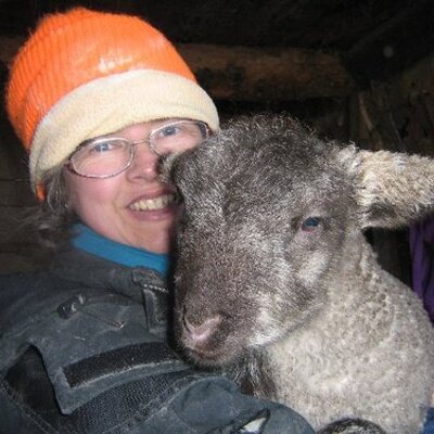 Profile Picture of Cheryl Powell (@fireandfluff) on Twitter