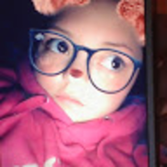 Profile Picture of Arianna Markowsky (@aribunnary) on Poshmark