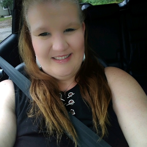 Profile Picture of Rebecca Neeley (@becca_neeley76) on Poshmark