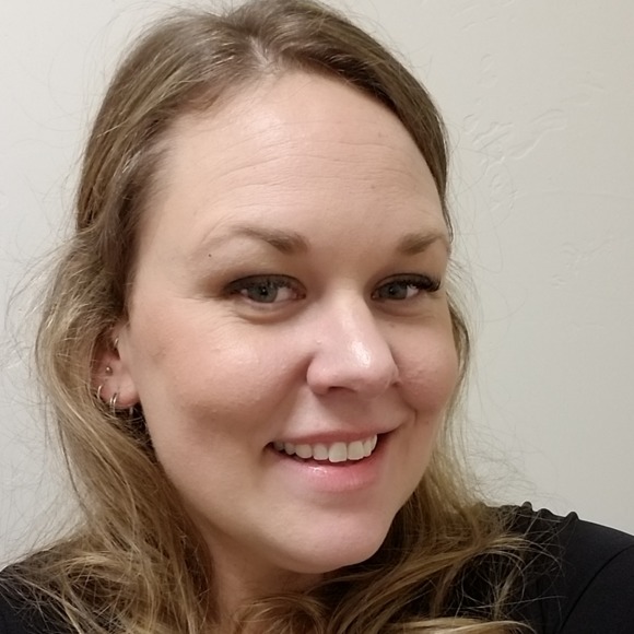 Profile Picture of Jenn Swenson (@jennswen) on Poshmark