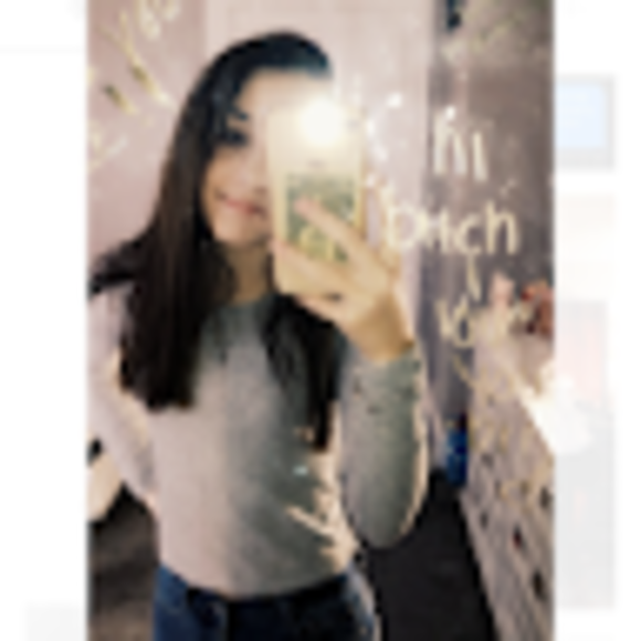 Profile Picture of Courtney Barefoot (@courtneybarefoo) on Poshmark