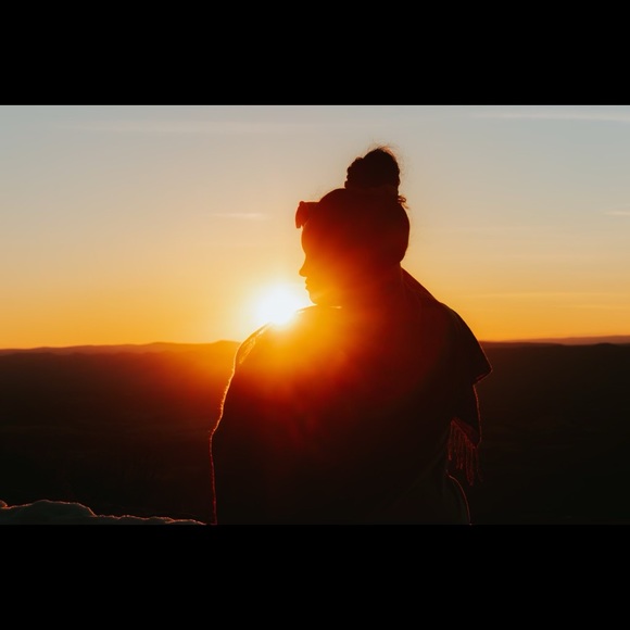 Profile Picture of Essie Essie (@essiesline) on Poshmark