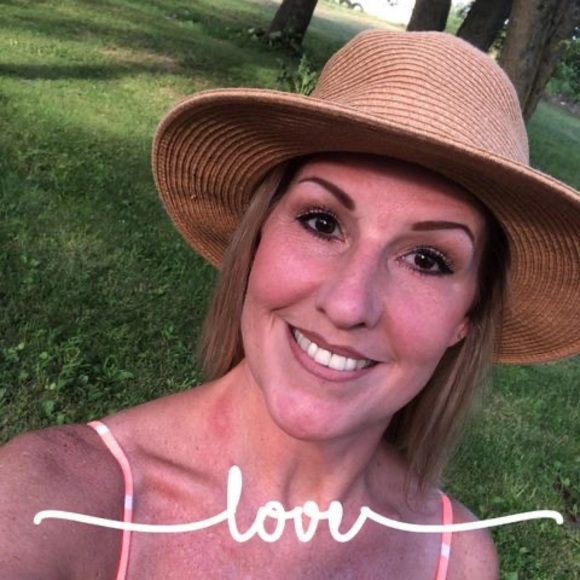 Profile Picture of Christine Rathbun (@cmrathbu) on Poshmark