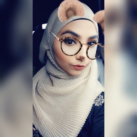 Profile Picture of Maimoona Khan (@maimoonakhan) on Poshmark