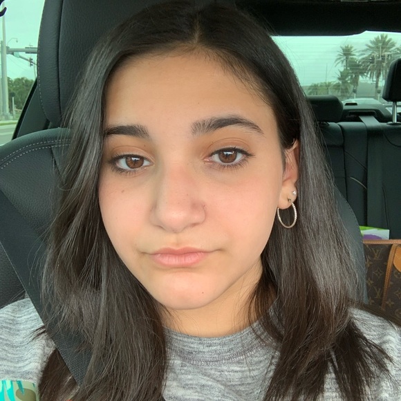Profile Picture of Isabella Amedio (@isabellaamedio) on Poshmark