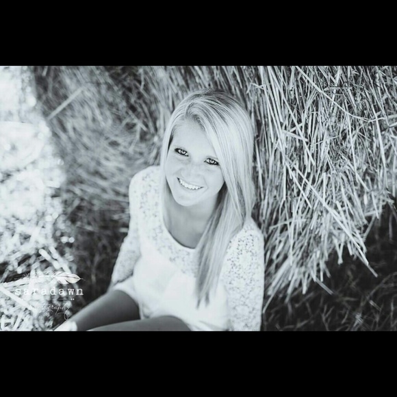 Profile Picture of Madisyn Dingmann (@madisyndingmann) on Poshmark