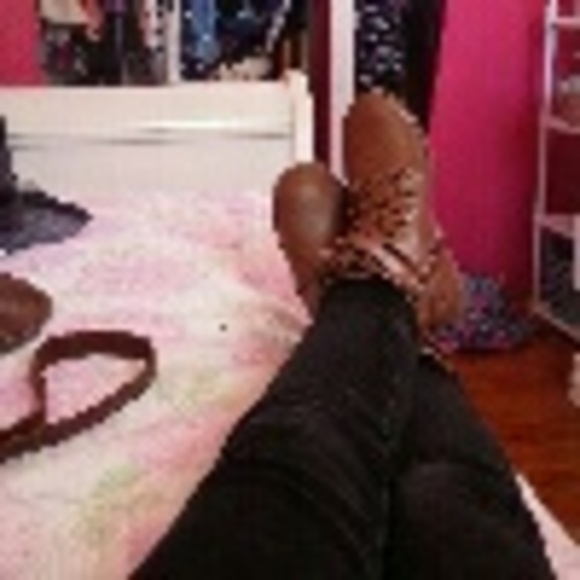 Profile Picture of Leonor Canales (@redrosesxoxo) on Poshmark