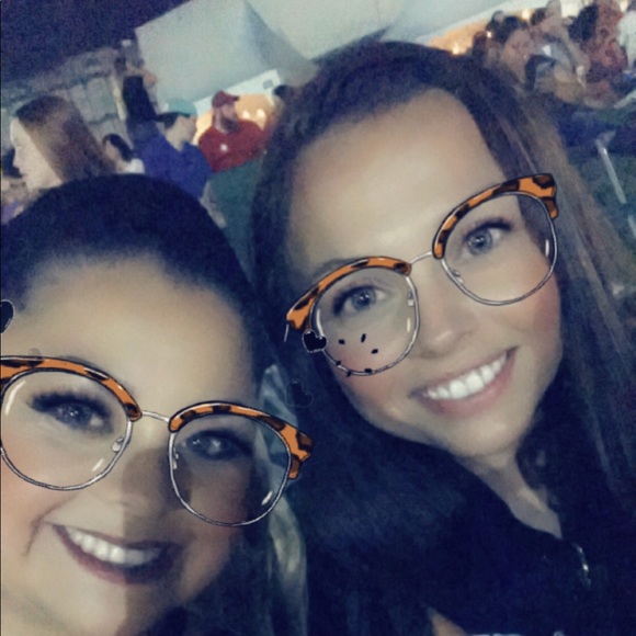 Profile Picture of Bobbie Perez (@bjperez7070) on Poshmark