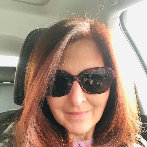 Profile Picture of Lisa Britton (@lisabritton610) on Poshmark