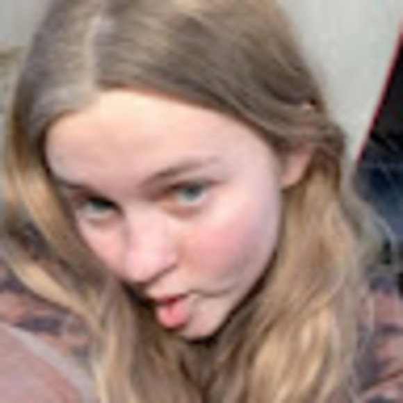 Profile Picture of Bella Chavez (@bellachavez926) on Poshmark