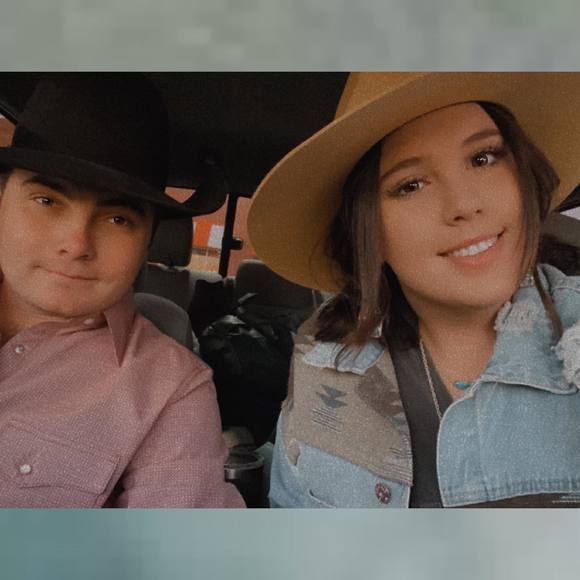 Profile Picture of Laine Holeman (@laineholeman) on Poshmark