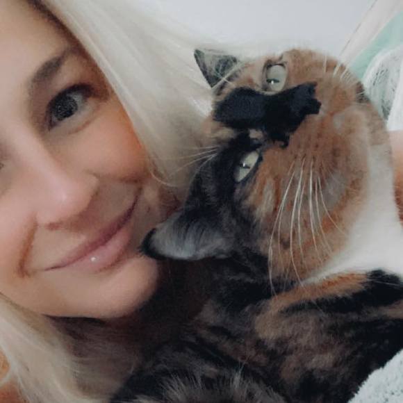 Profile Picture of Kristen Charbonneau (@krs10ec) on Poshmark