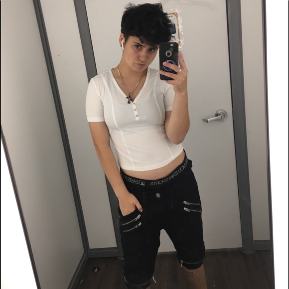 Profile Picture of Alexis Hiner (@_hella) on Poshmark