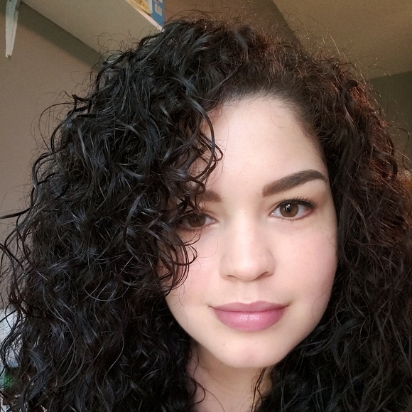 Profile Picture of Danielle Rainha (@danirainha) on Poshmark