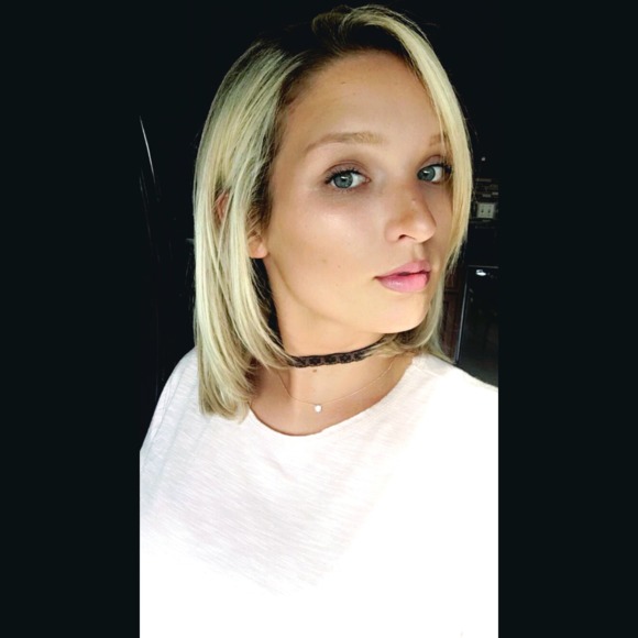 Profile Picture of Danielle Wineburg (@daniellewn) on Poshmark