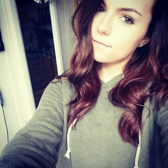 Profile Picture of Jess Sesko (@jess_sesko) on Poshmark