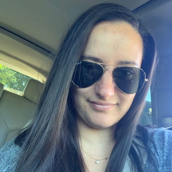 Profile Picture of Ashley Bastianelli (@ash18785) on Poshmark