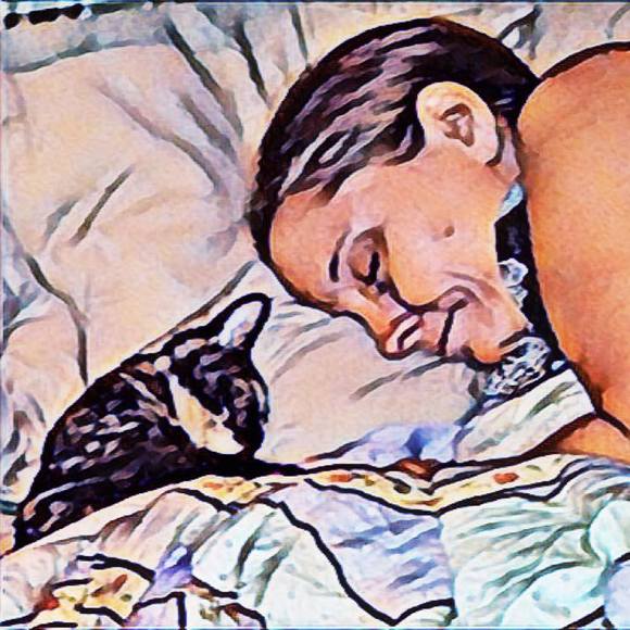 Profile Picture of Mauri Helffrich (@mauri_helffrich) on Poshmark