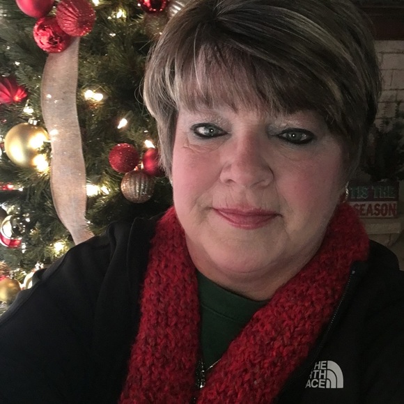 Profile Picture of Billie Foreman (@lady4man) on Poshmark