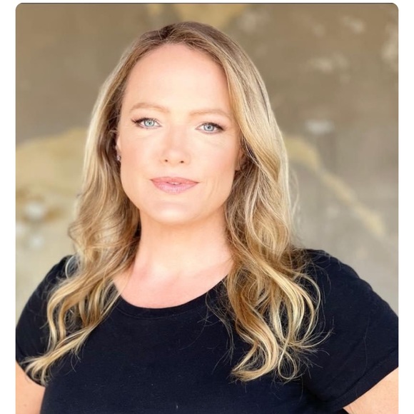 Profile Picture of Fiona Duncan (@fionaduncan420) on Poshmark