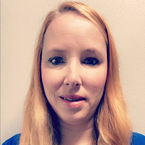 Profile Picture of Cheryl Roberts (@beachfilly) on Poshmark