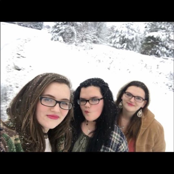 Profile Picture of Spring Galles (@sgalles1124) on Poshmark