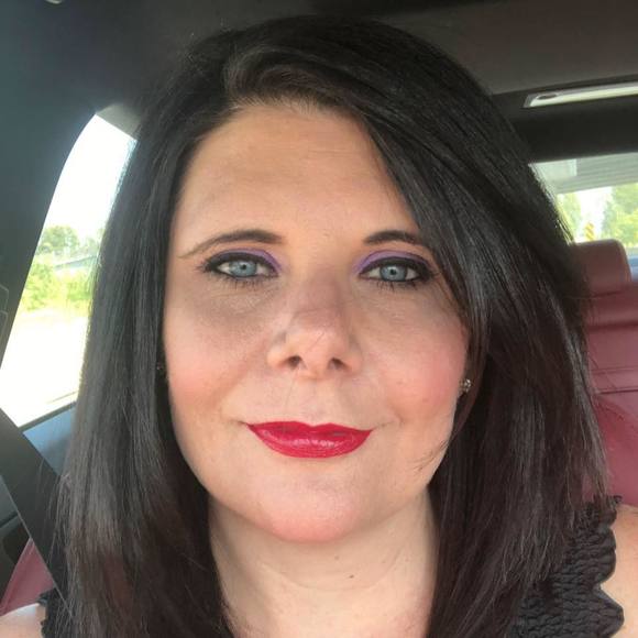 Profile Picture of Caryn Newton (@dougandca) on Poshmark