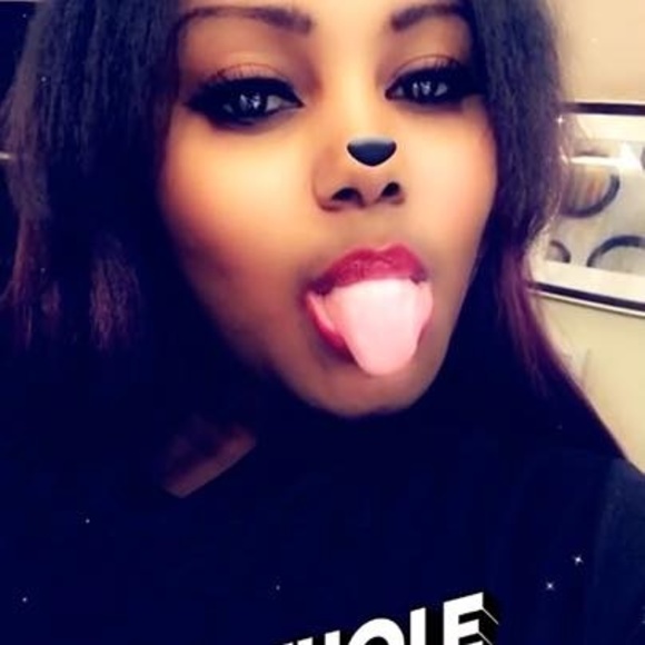 Profile Picture of Heather Hendricks (@misshunii) on Poshmark