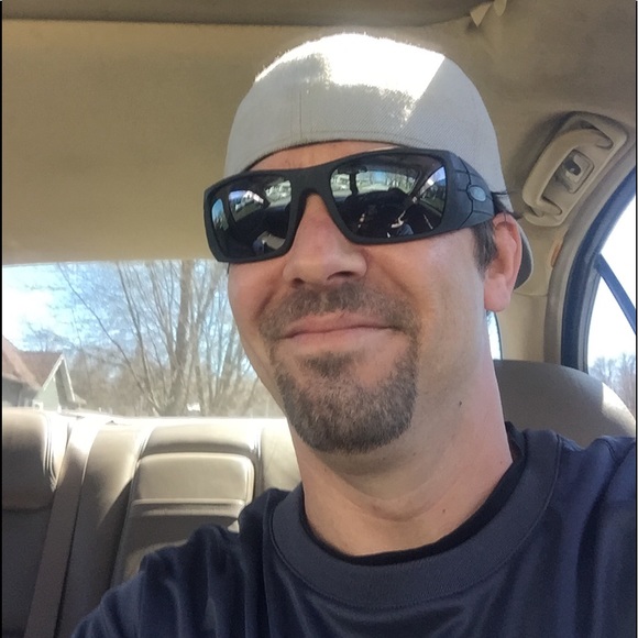 Profile Picture of Craig Birner (@craigbirner1983) on Poshmark