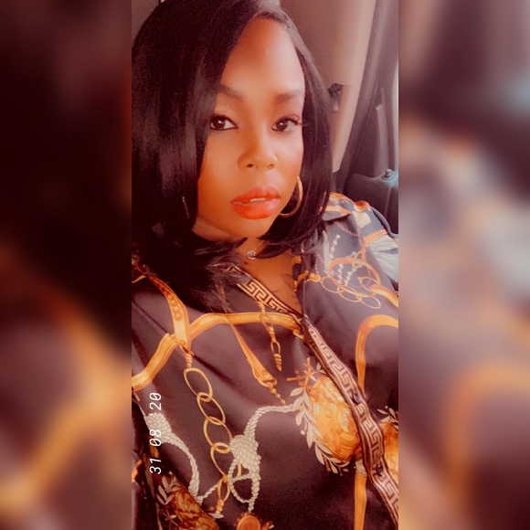 Profile Picture of Meredithe Mckellar (@2fcknfancy) on Poshmark