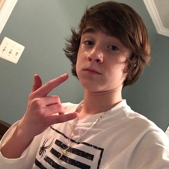 Profile Picture of Sam Robertello (@samrobertello) on Poshmark