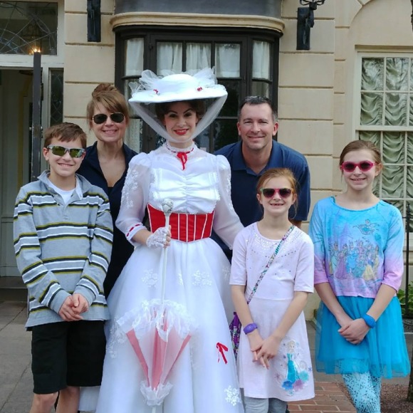 Profile Picture of Lisa Pfeiffer (@pfeiffcl) on Poshmark