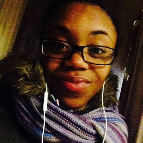 Profile Picture of Nakaya Sylvester (@kayaqueen15) on Poshmark