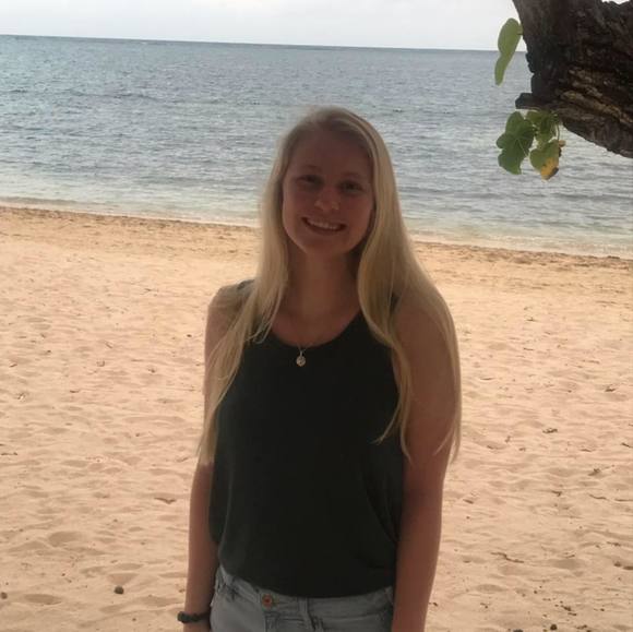 Profile Picture of Nicole Auchter (@auchterkids1) on Poshmark