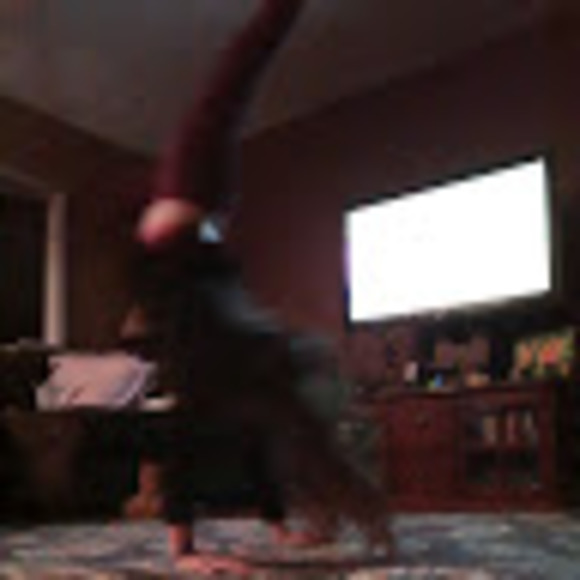 Profile Picture of Ashley Vidalis (@vidalisashley) on Poshmark