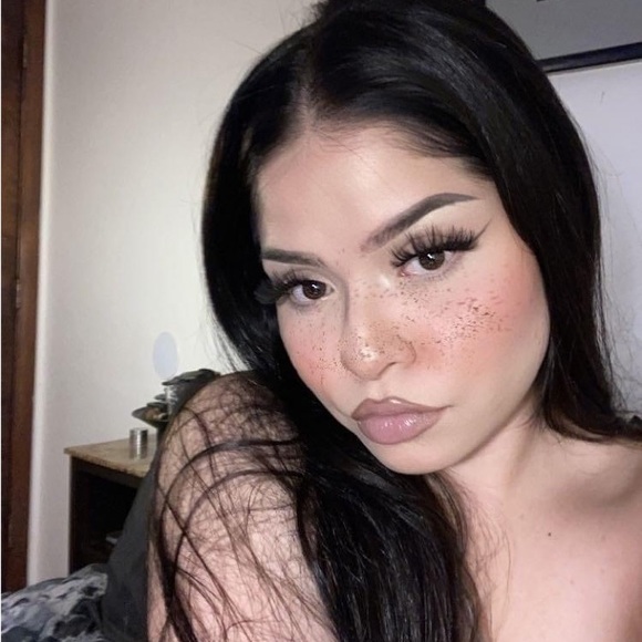 Profile Picture of Bry Gaudette (@breannagaudette) on Poshmark