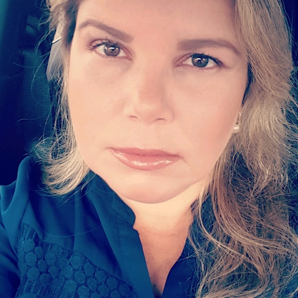 Profile Picture of Daniela Hicks (@danihicks) on Poshmark