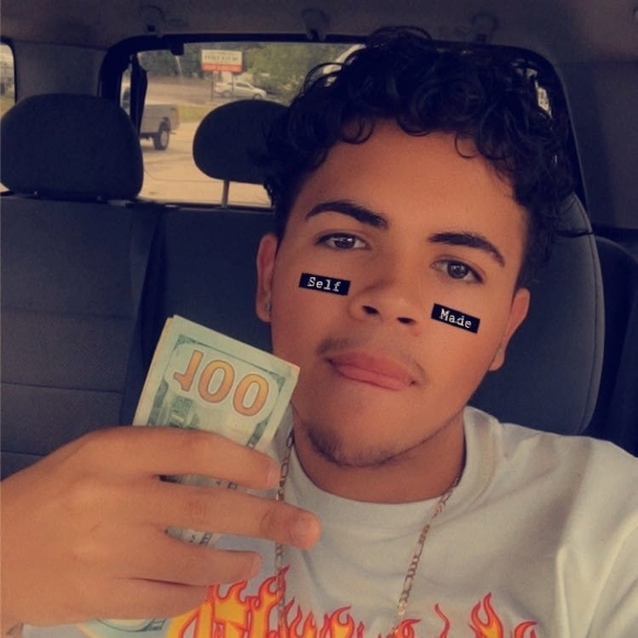 Profile Picture of Victor Rivera (@victorrivera347) on Poshmark