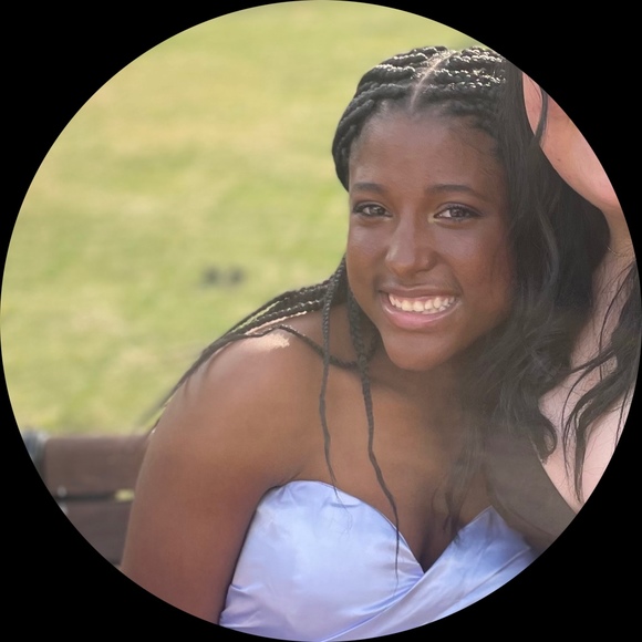 Profile Picture of Bruna Himmelwright (@brunawright104) on Poshmark