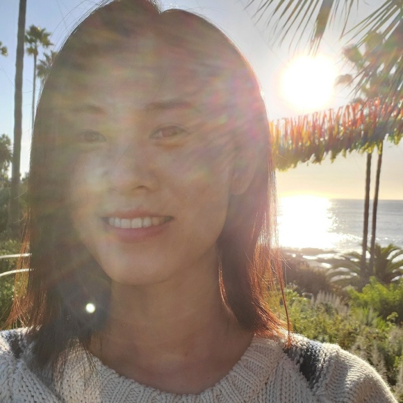 Profile Picture of Chloe Kim (@jiyekim85) on Poshmark