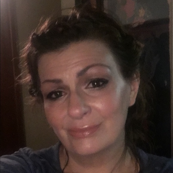 Profile Picture of Kate Richards (@katielu79) on Poshmark