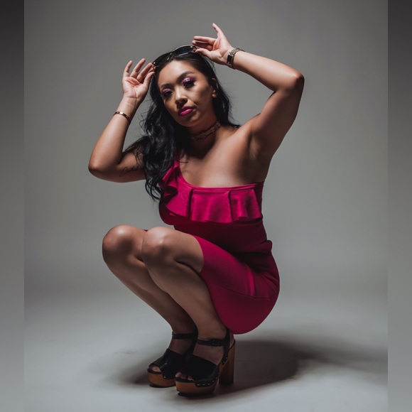 Profile Picture of Iris Danielle (@irisdanielle) on Poshmark