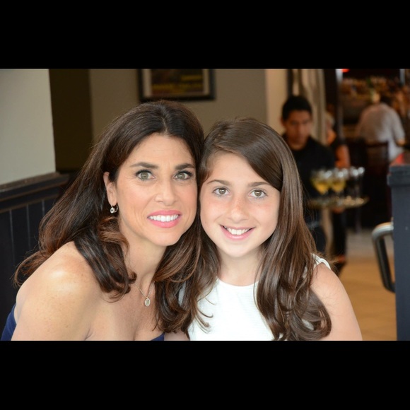 Profile Picture of Lisa Kakaletris (@charolette1) on Poshmark